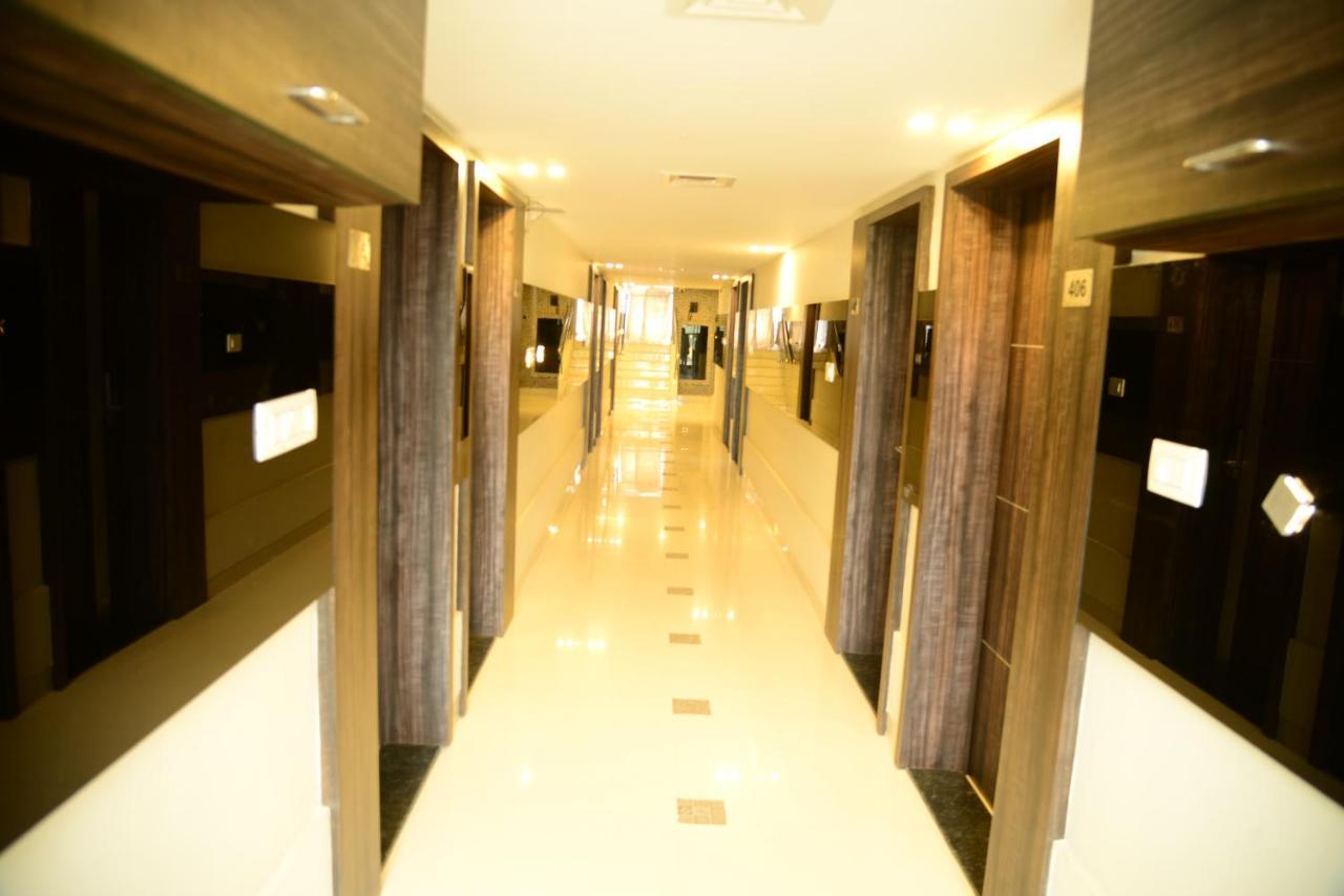 Miles Inn Hotel Hassan Exterior foto
