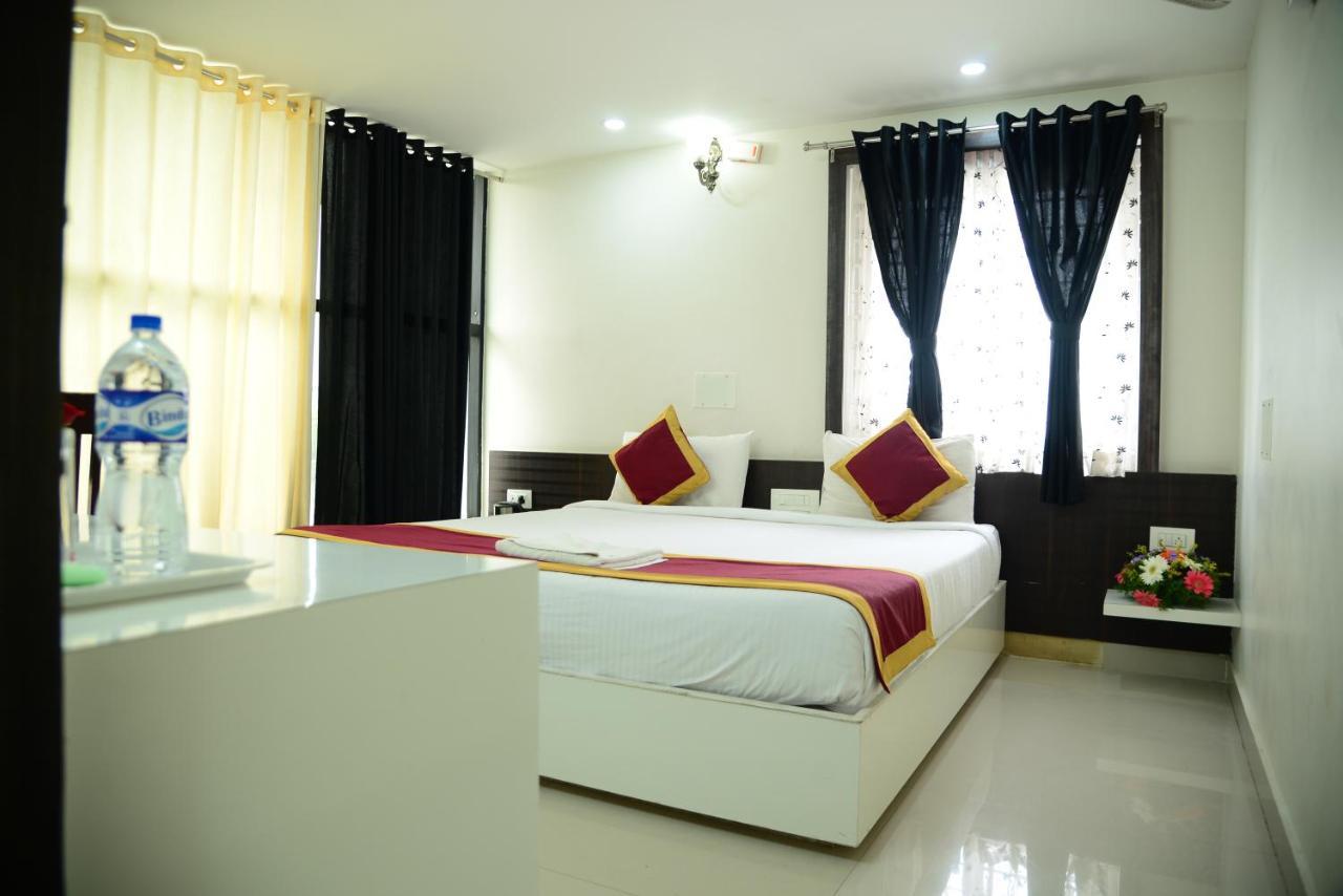 Miles Inn Hotel Hassan Exterior foto